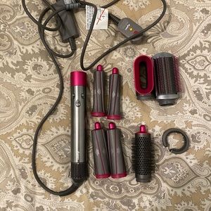 Dyson Airwrap with attachments